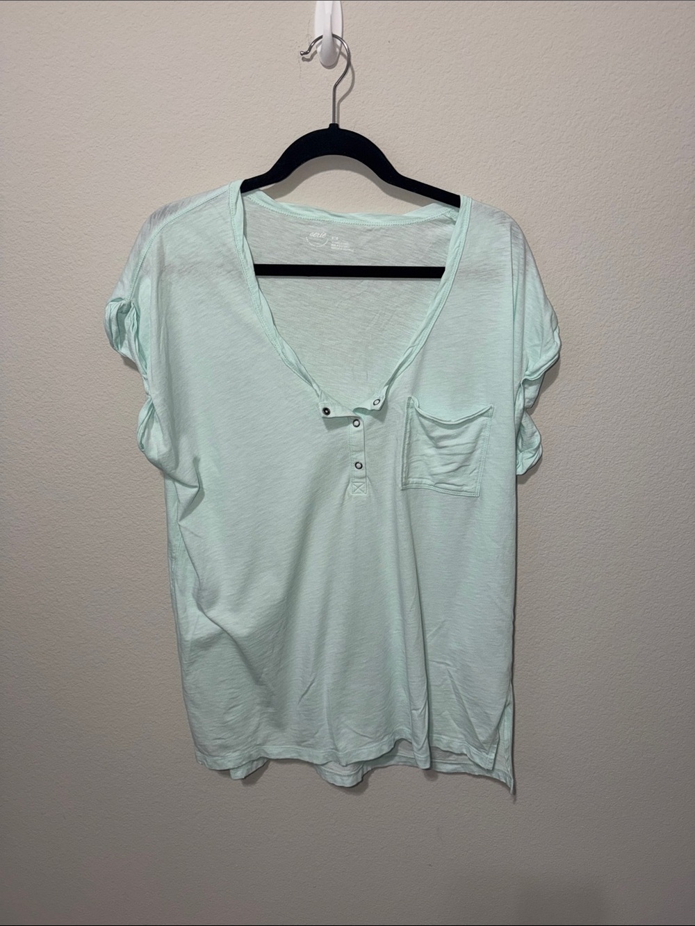 NWOT aerie Mint Green V-Neck Pocket Short Sleeve Tee